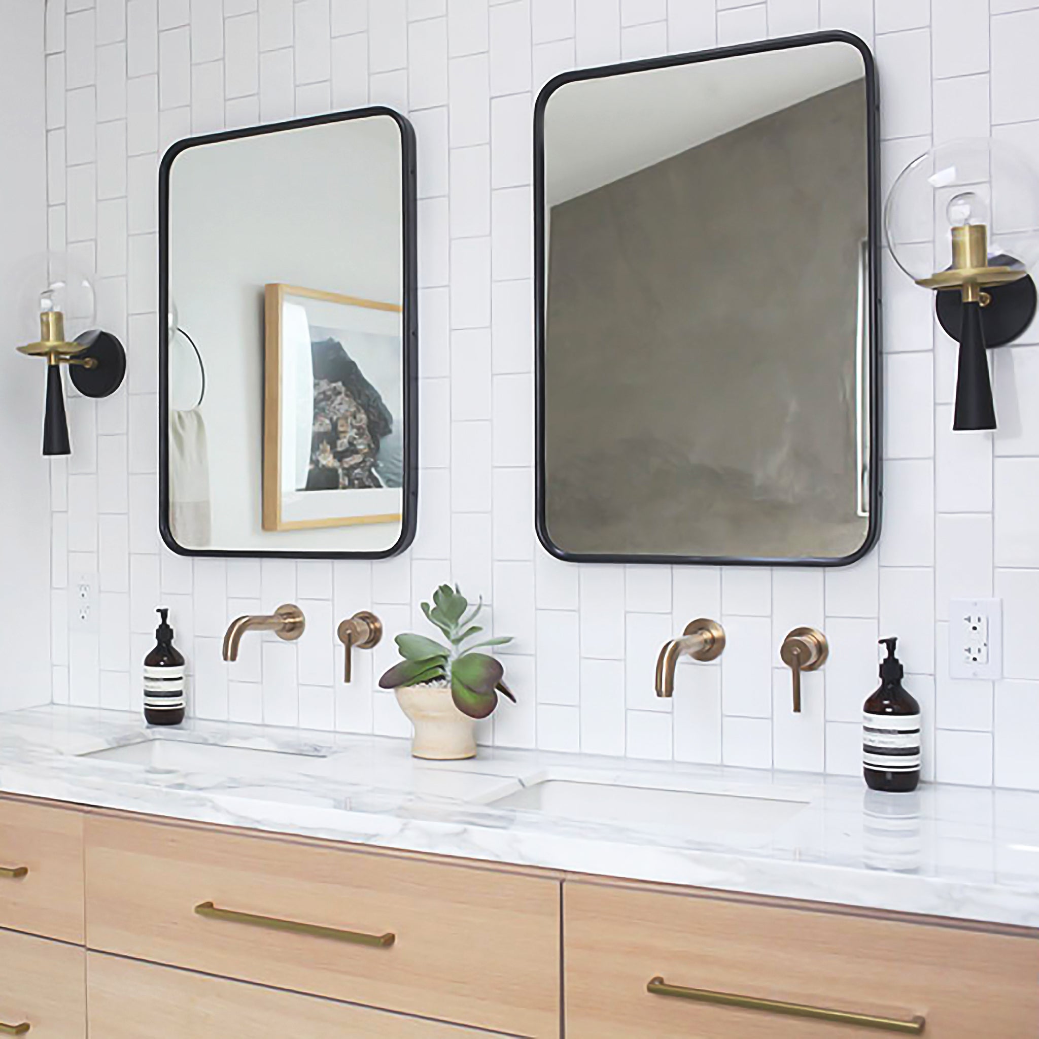 Audrey 8" shown in Matte Black with Brass with a Clear 8" globe. Interior design by Amanda Dawbarn. Photo by Jeff Mindell