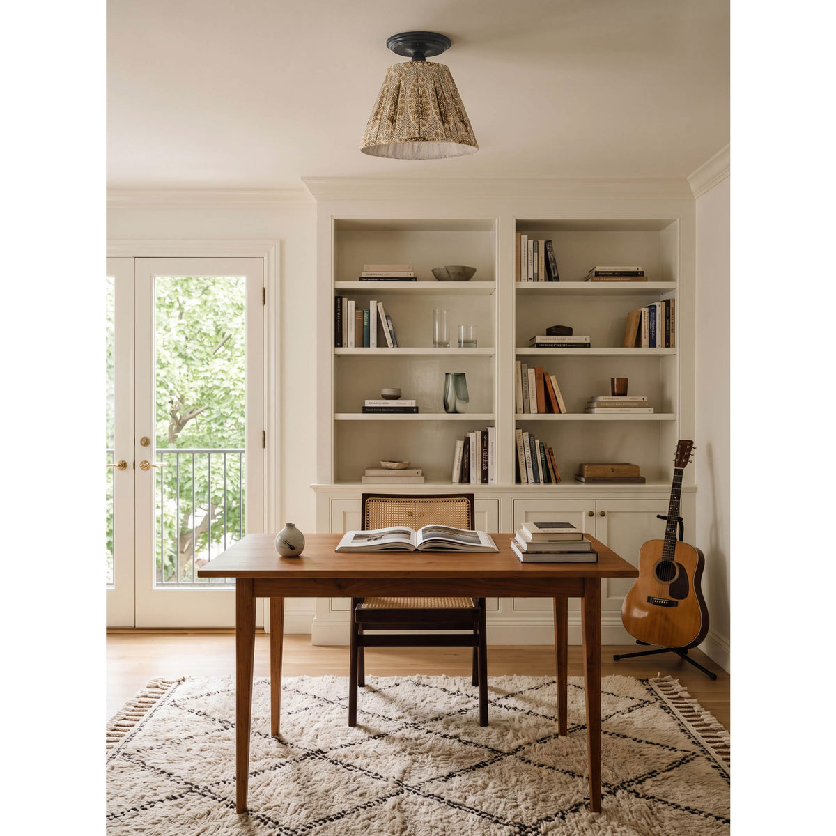 Oxford Surface shown in Graphite Patina with a Winfleur Mustard Shade