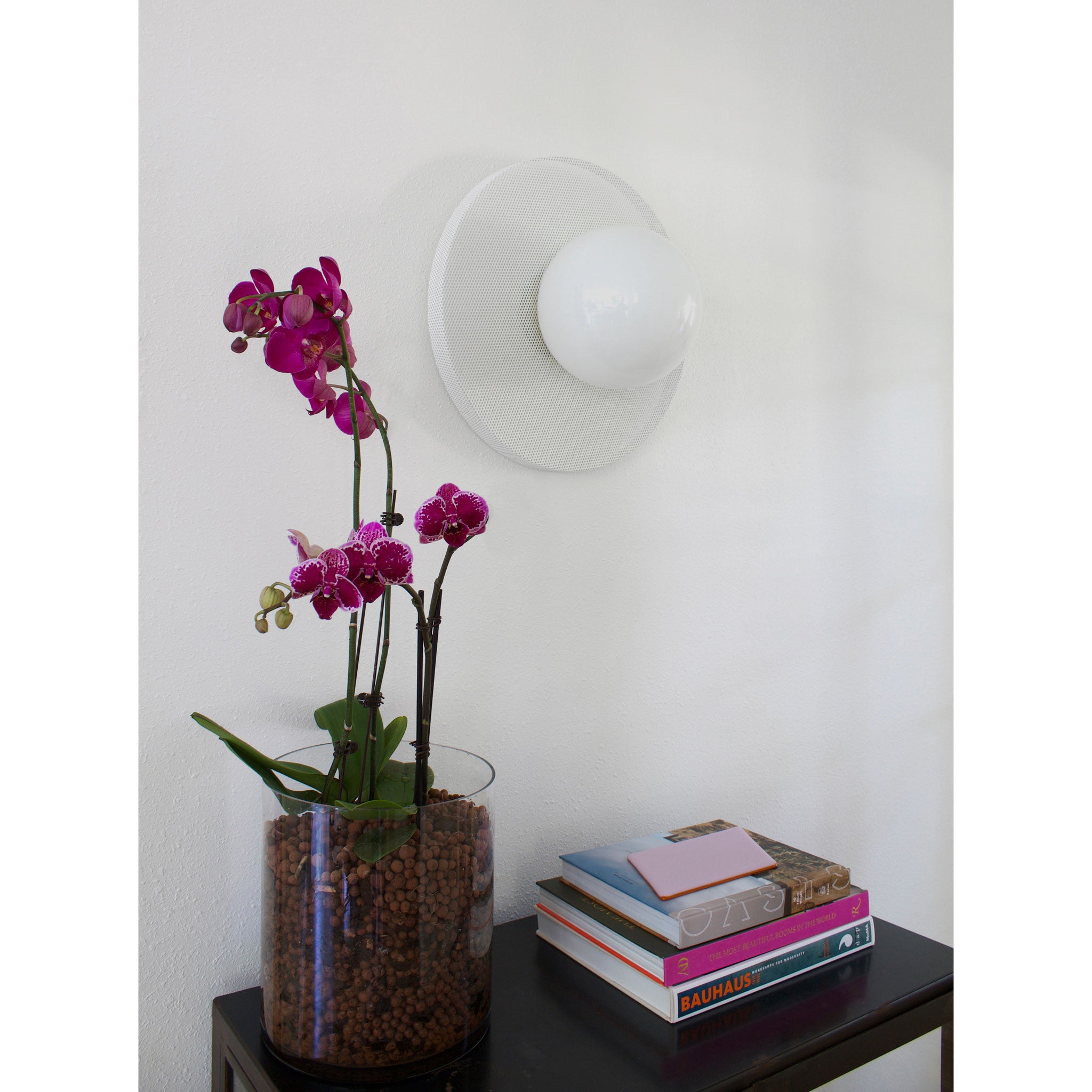 Otti 16" shown in White