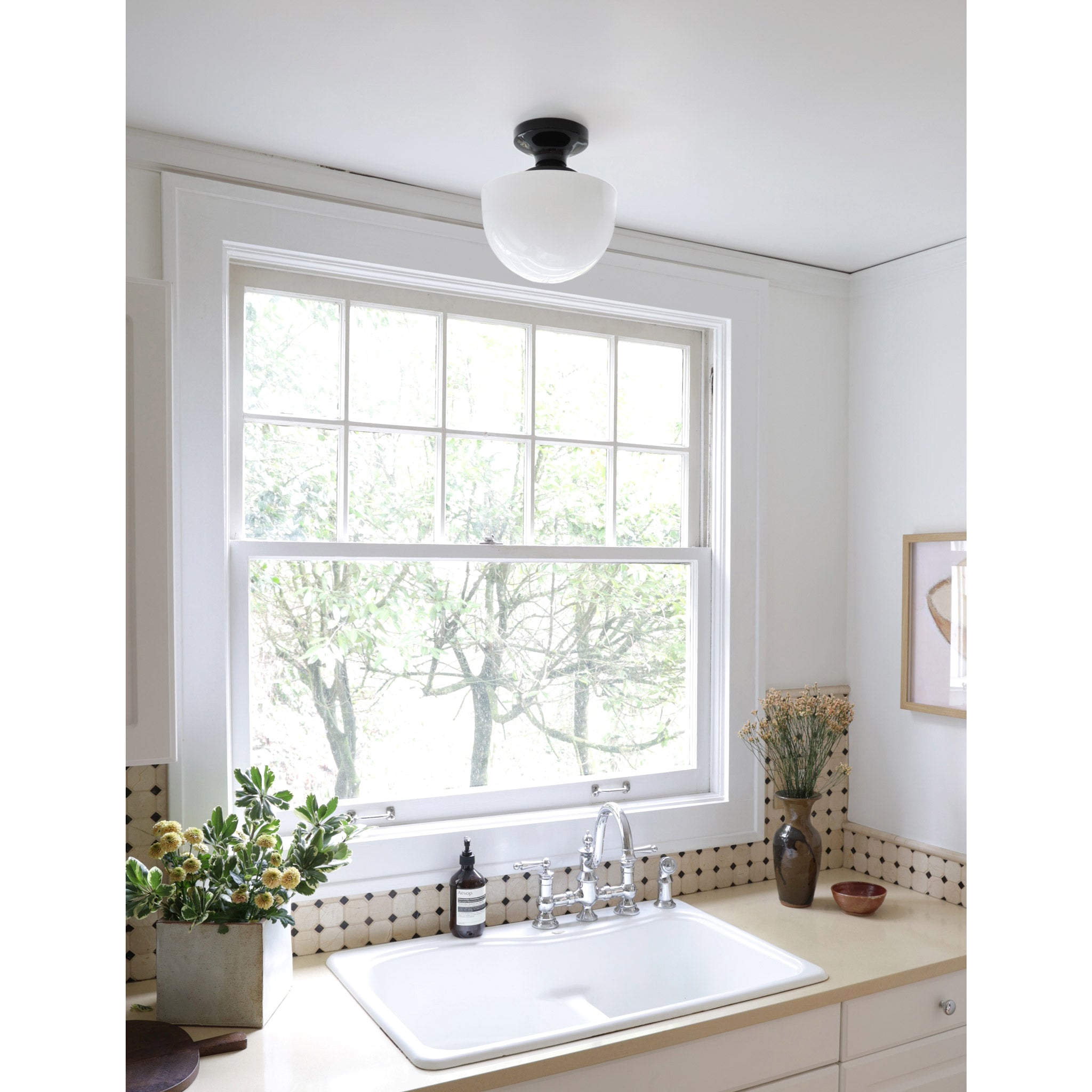 Allison Large shown in Gloss Black Glaze ceramic