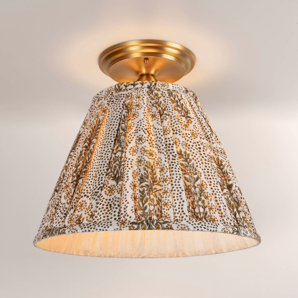 Oxford Surface shown in Heirloom Brass with a Winfleur Mustard Shade
