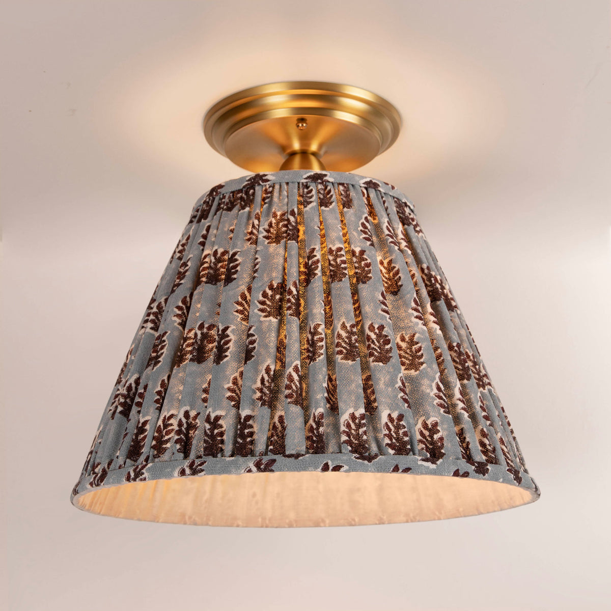 Oxford Surface shown in Heirloom Brass with a Trulli Auburn Shade