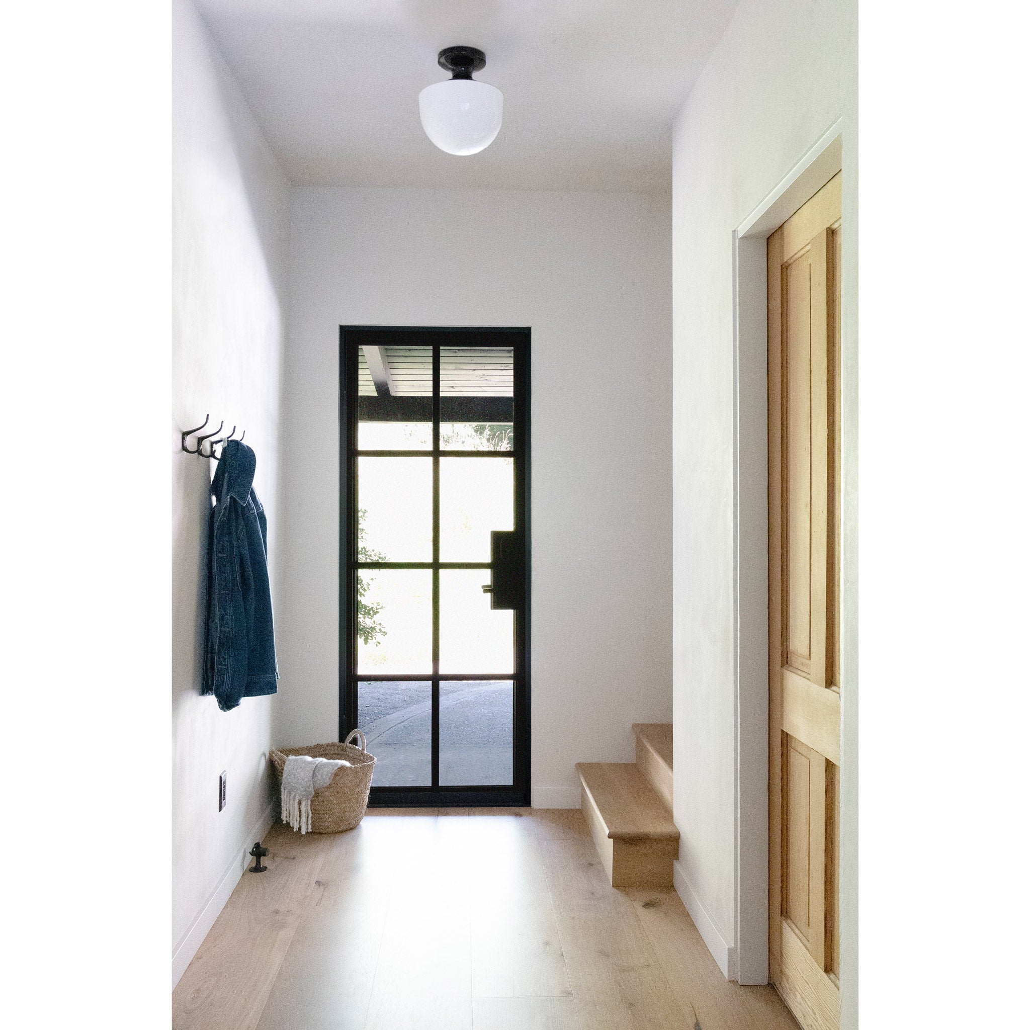 Allison Large shown in Gloss Black Glaze ceramic