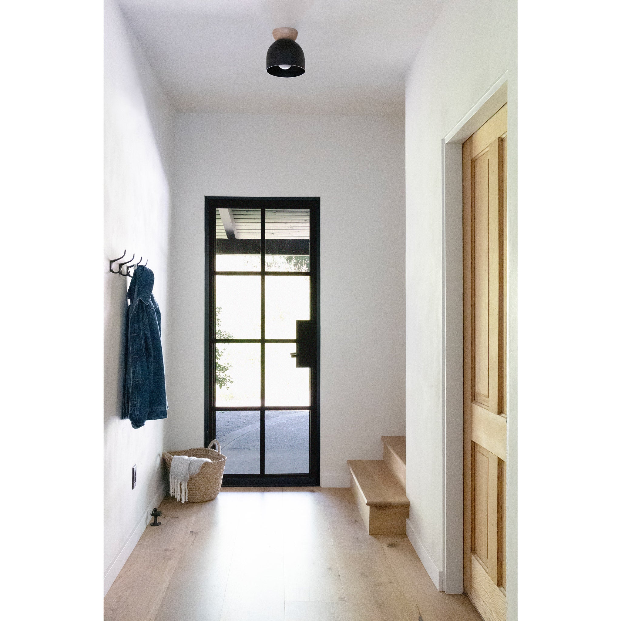 Amélie Surface 8" shown in Matte Black with a Maple canopy